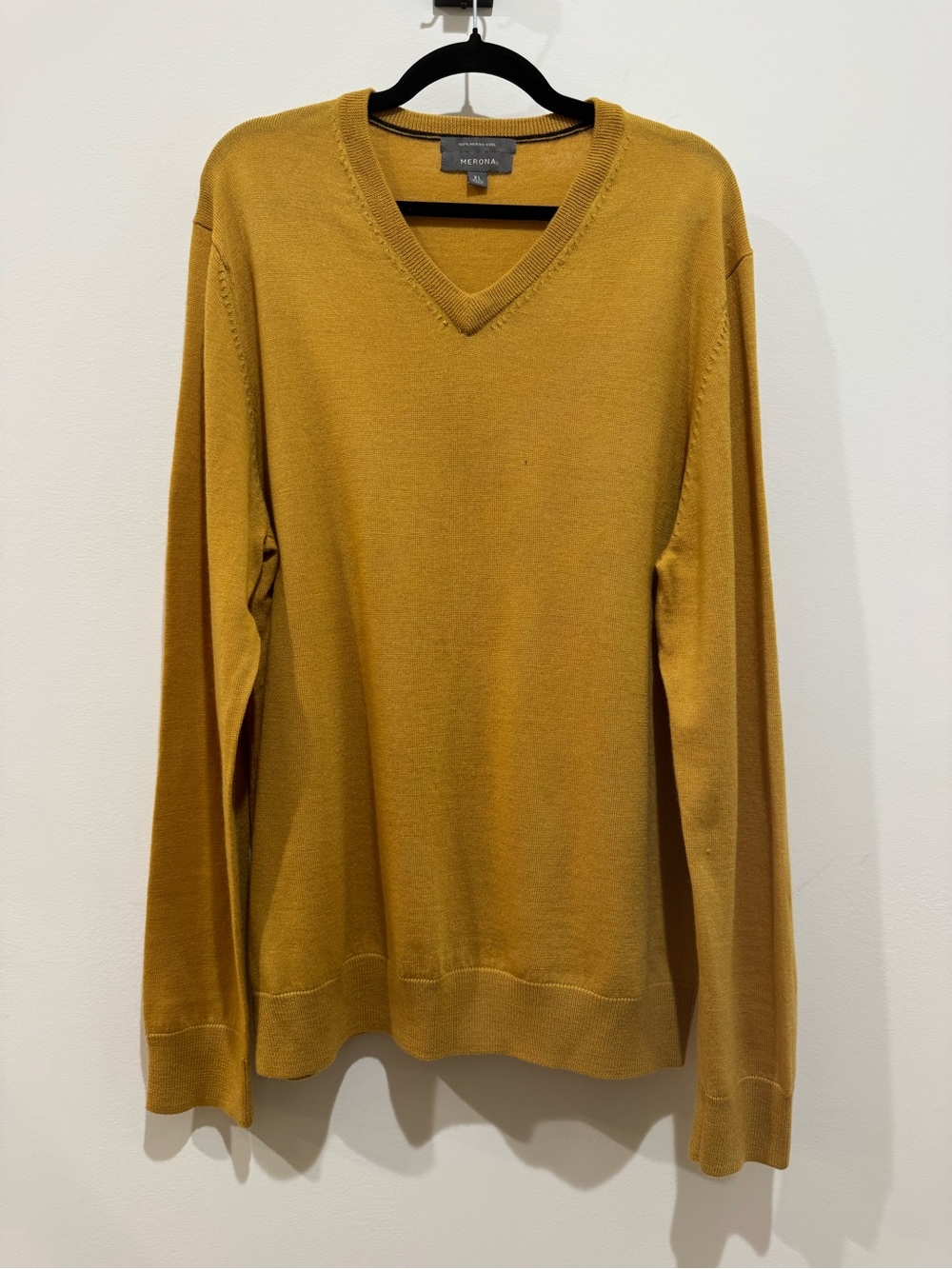 Merona V-Neck merino wool Sweater in Mustard Gold SzXL